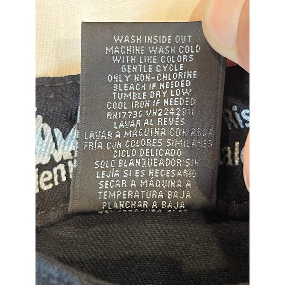 Mossimo Womens Denim Jeans Shorts Roll Cuffed Hem Button Fly Black Size 6/28 - Picture 10 of 10